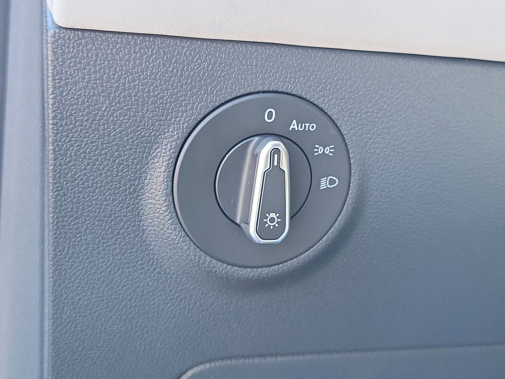 2025 Volkswagen Taos SE - Photo 31