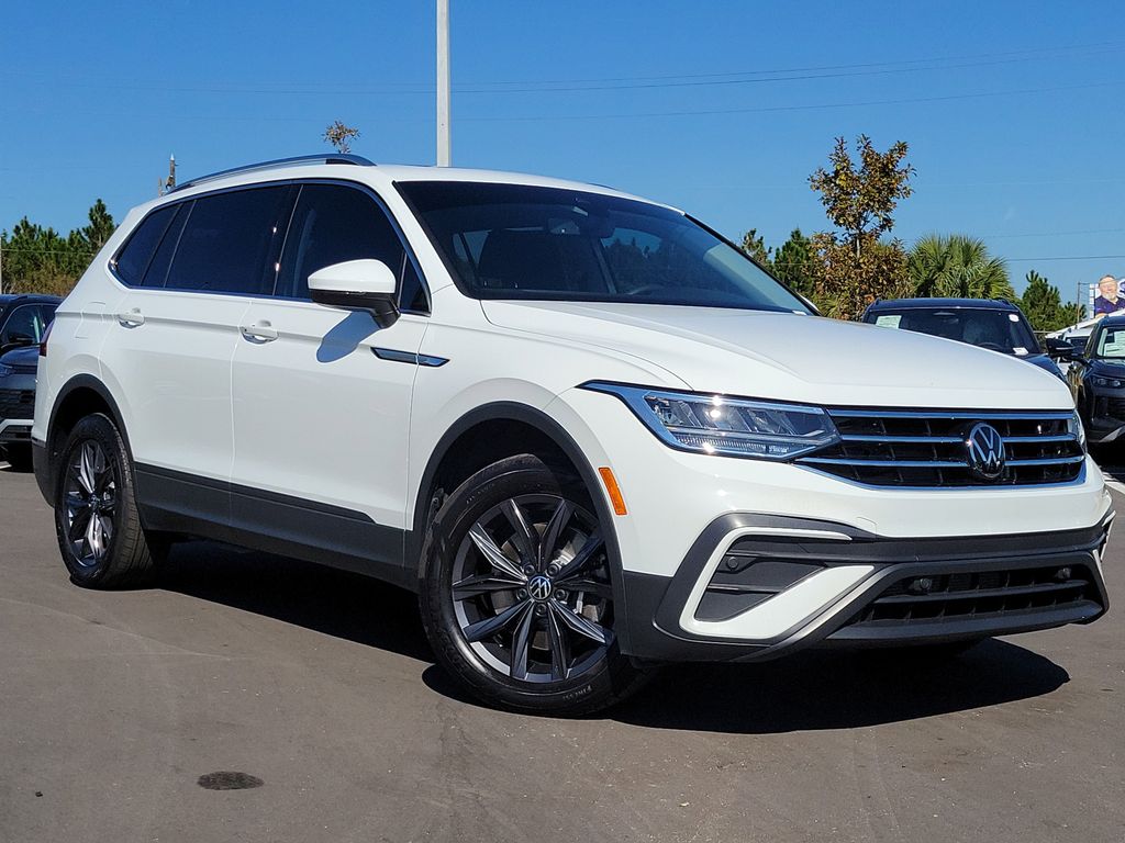 2022 Volkswagen Tiguan SE's photo