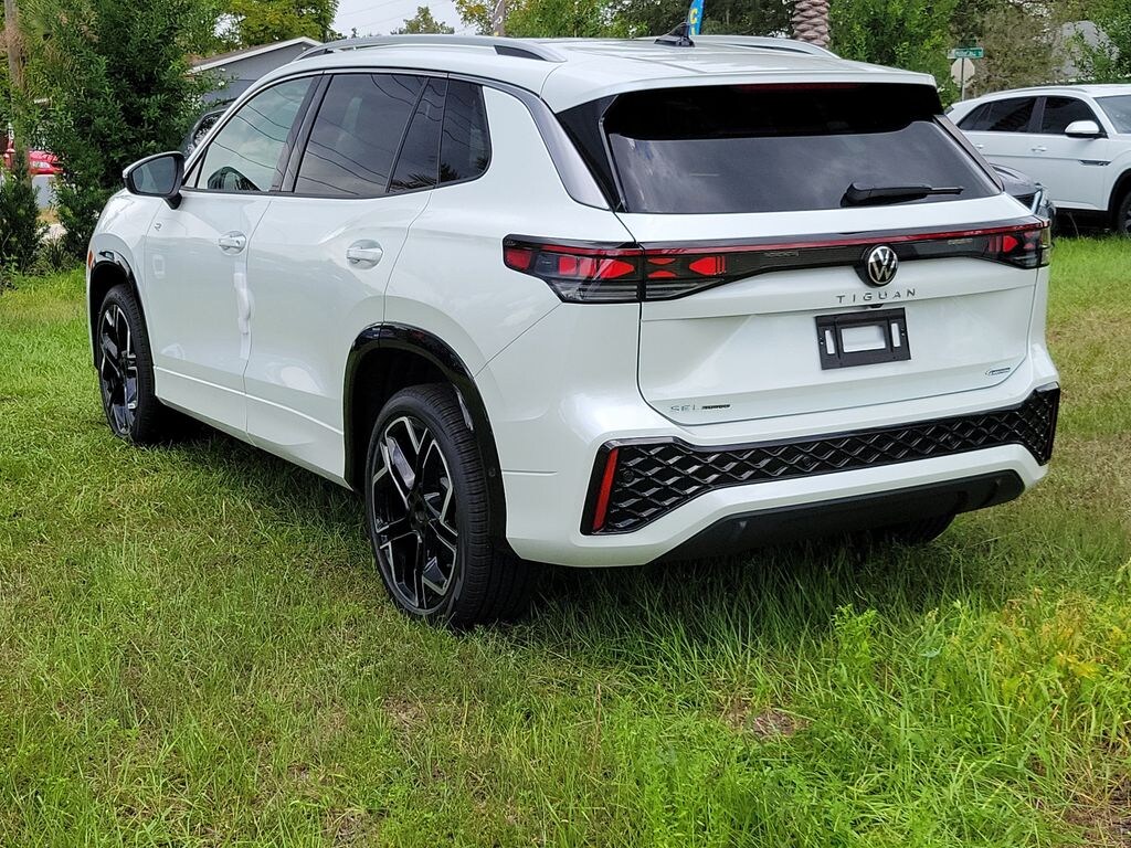 New 2026 Volkswagen Tiguan 2.0T SEL R-Line SUV