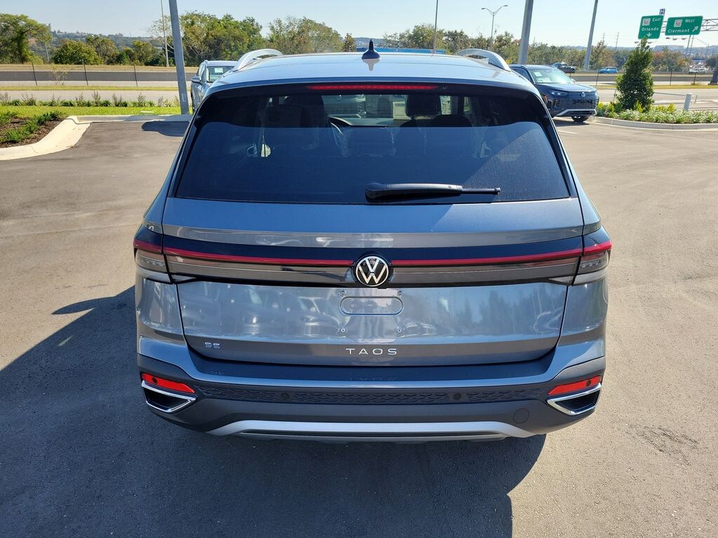 New 2025 Volkswagen Taos 1.5T SE SUV