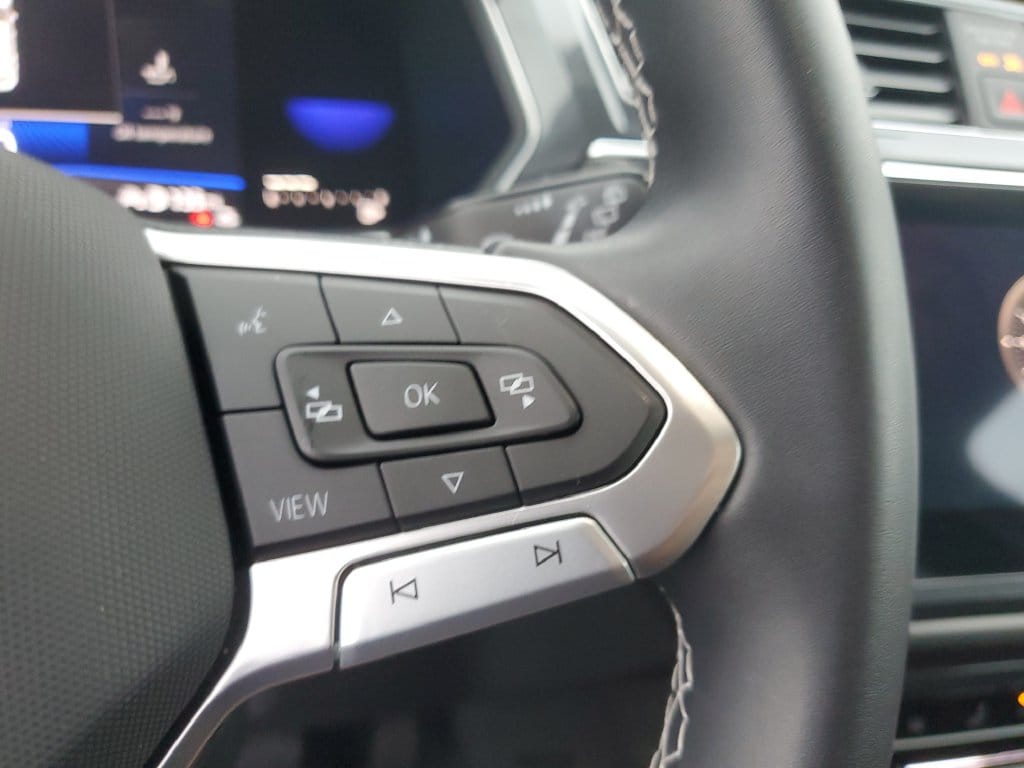 2022 Volkswagen Tiguan SE - Photo 18