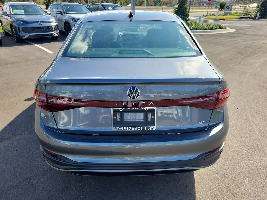New 2025 Volkswagen Jetta 1.5T SE Sedan