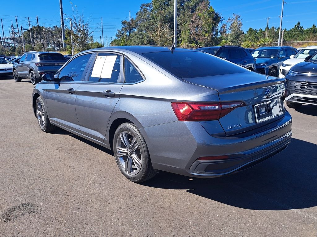 Certified 2022 Volkswagen Jetta 1.5T SE Sedan