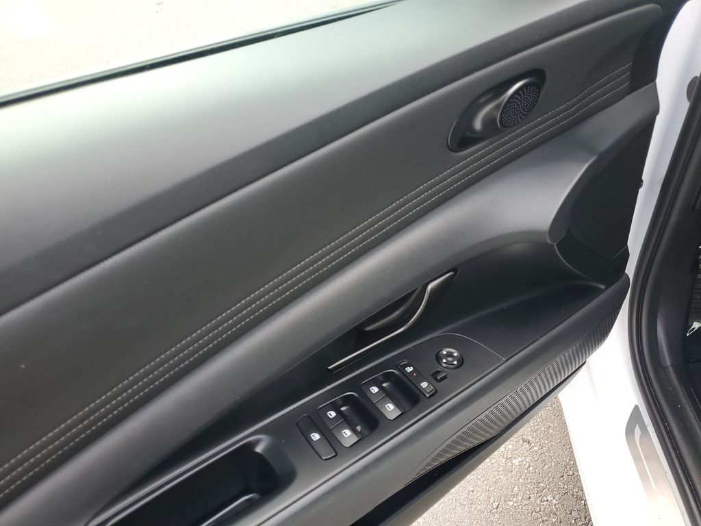 2025 Hyundai Elantra SEL - Photo 13