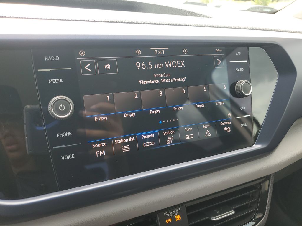 2023 Volkswagen Taos SE - Photo 22