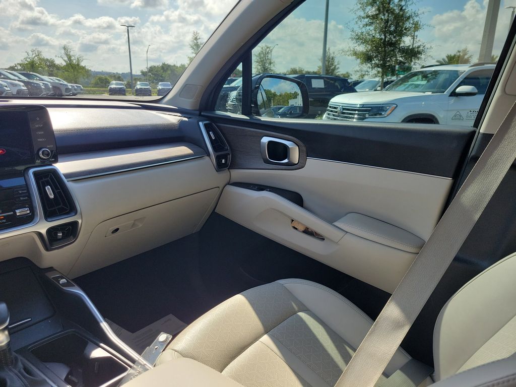 2023 Kia Sorento EX - Photo 13
