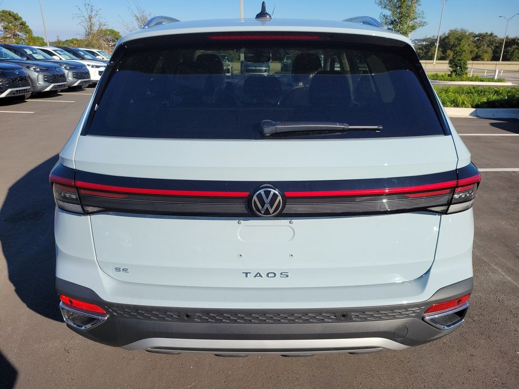 New 2025 Volkswagen Taos 1.5T SE SUV