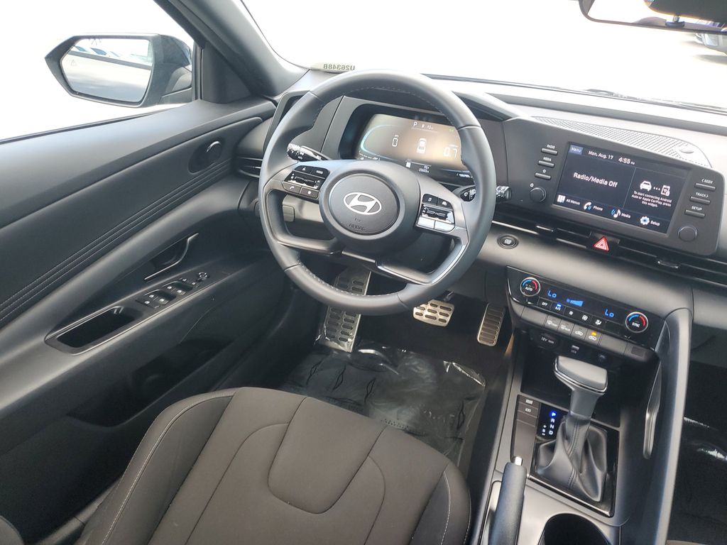2025 Hyundai Elantra SEL - Photo 9