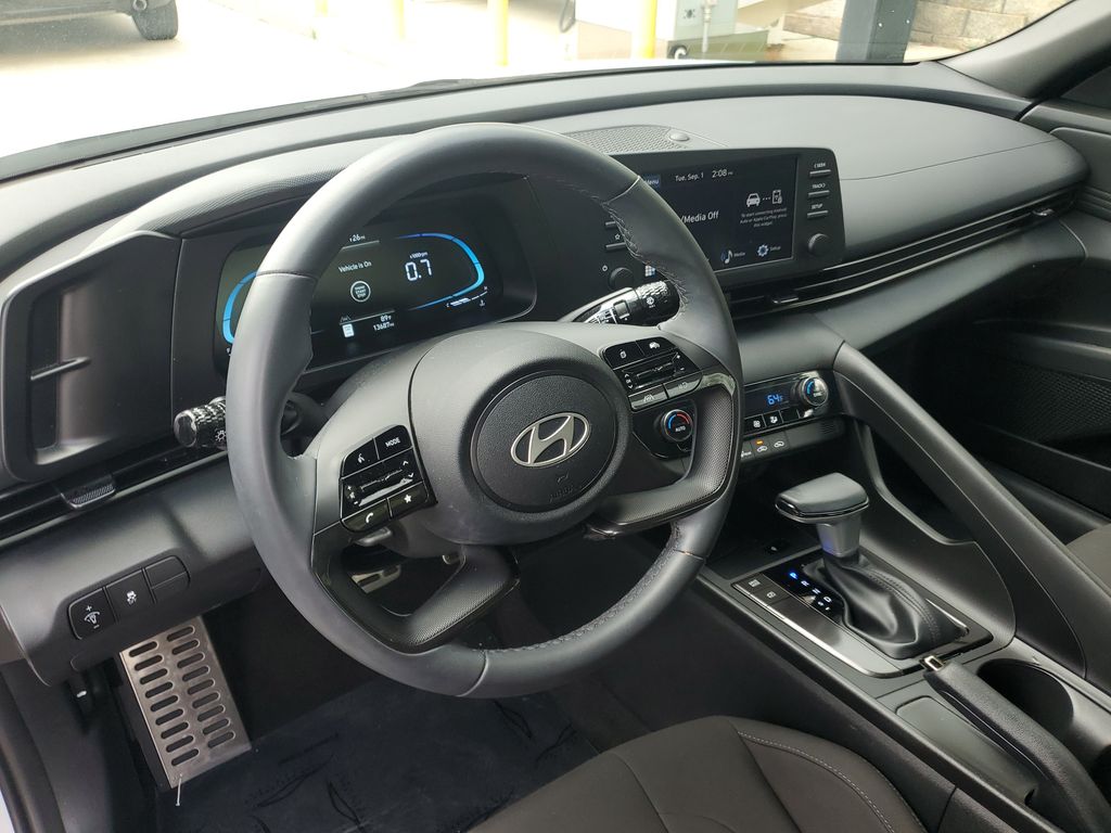 2025 Hyundai Elantra SEL - Photo 15