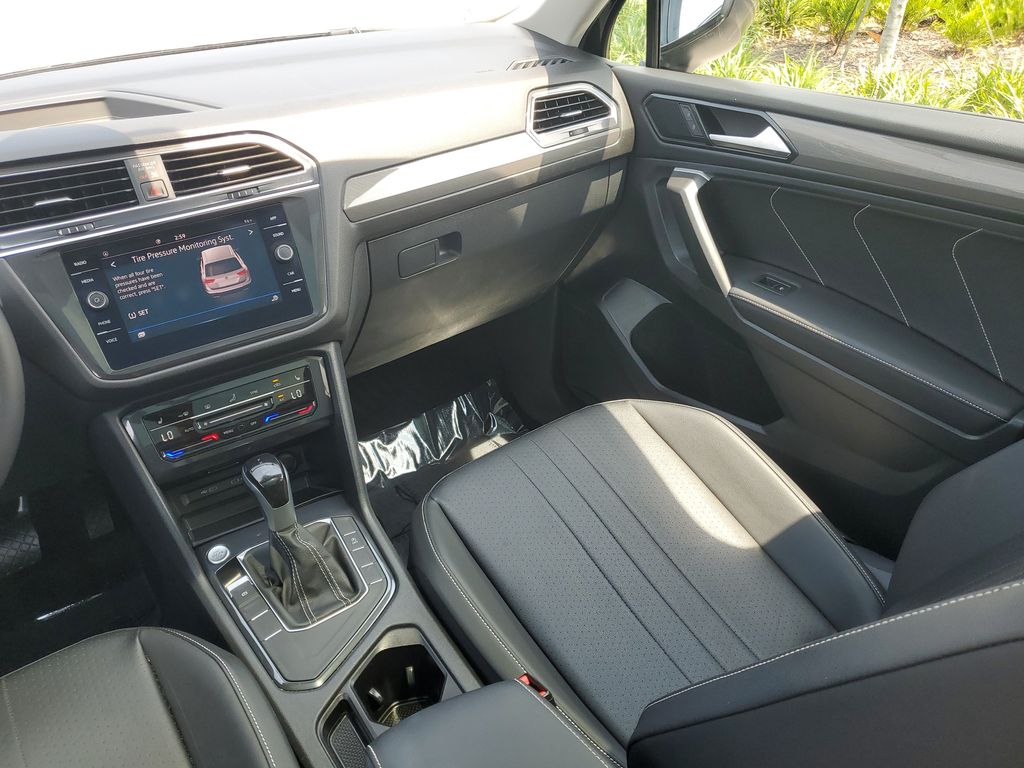 2024 Volkswagen Tiguan SE - Photo 12