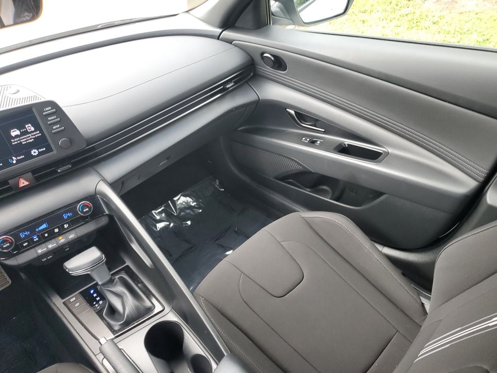 2025 Hyundai Elantra SEL - Photo 11