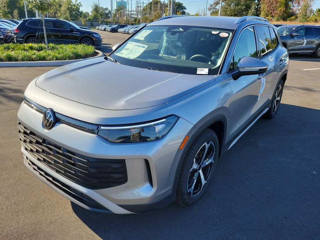 New 2025 Volkswagen Tiguan 2.0T SE SUV