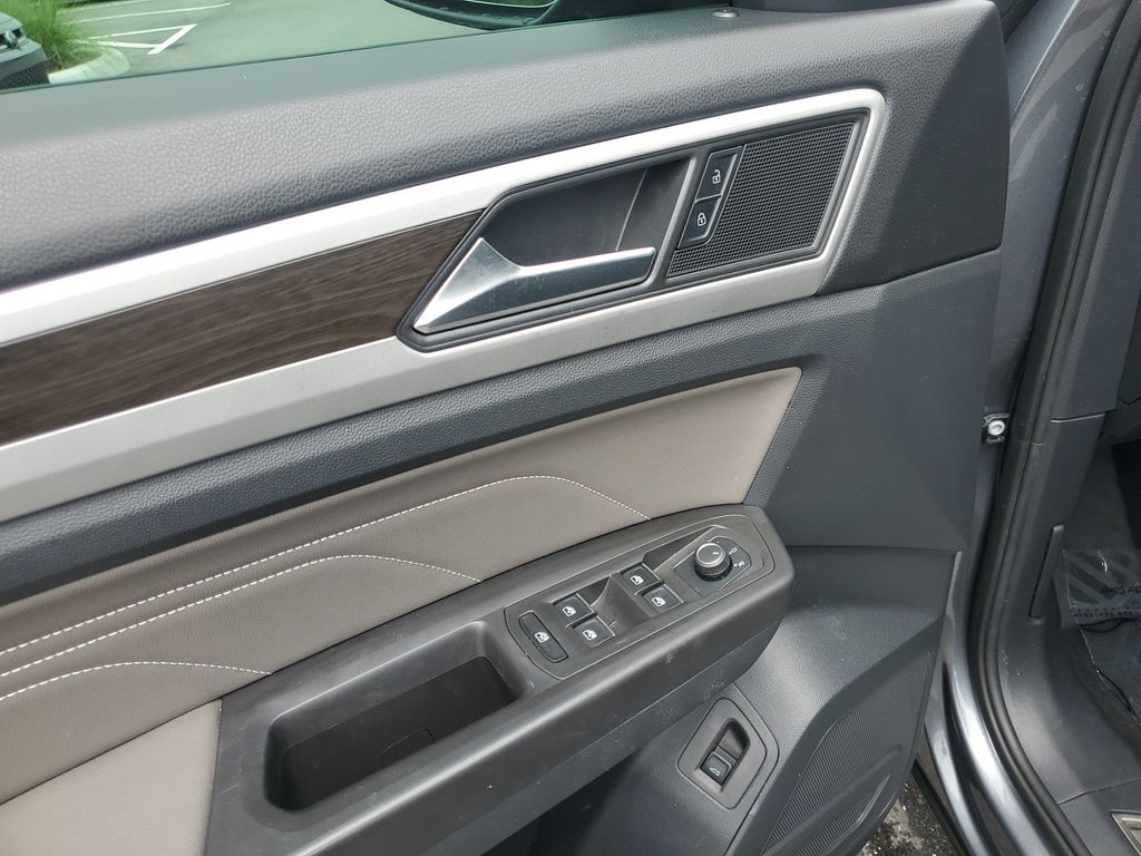 2023 Volkswagen Atlas SE w/Tech - Photo 15