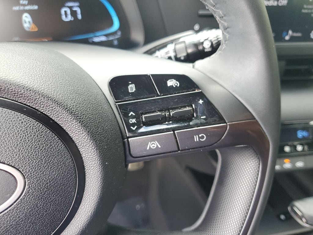 2025 Hyundai Elantra SEL - Photo 17
