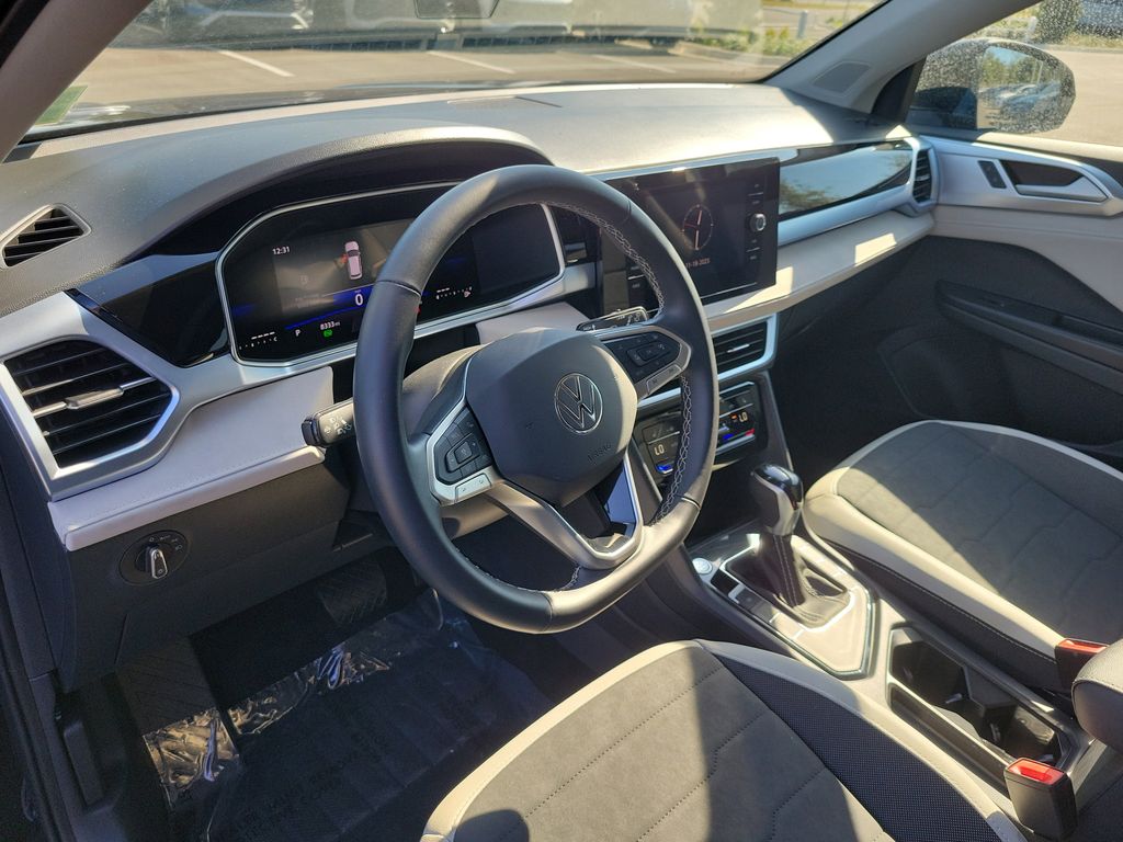 2025 Volkswagen Taos SE - Photo 18