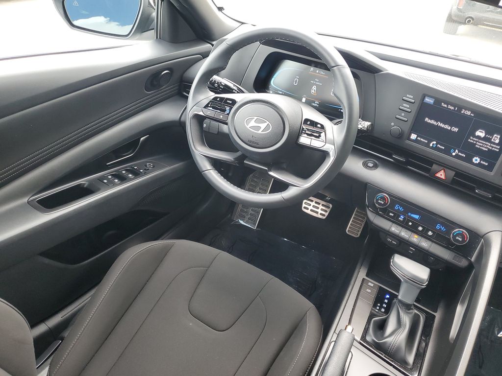 2025 Hyundai Elantra SEL - Photo 10