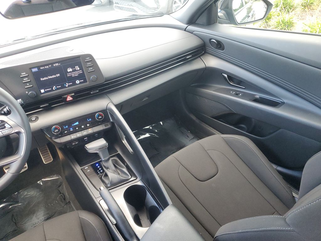 2025 Hyundai Elantra SEL - Photo 10