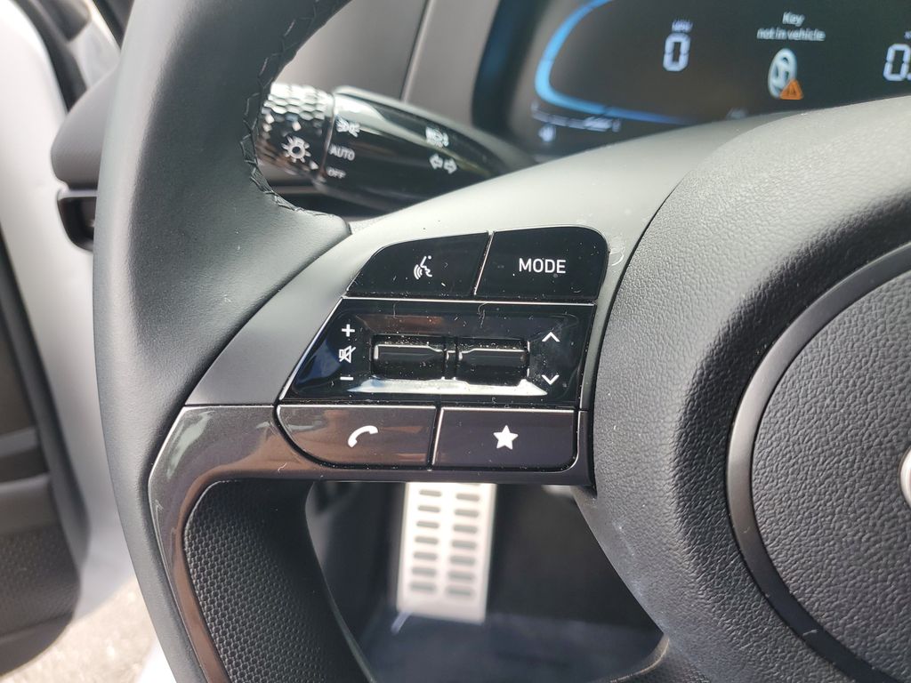 2025 Hyundai Elantra SEL - Photo 16