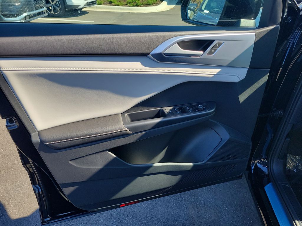 2025 Volkswagen Taos SE - Photo 16