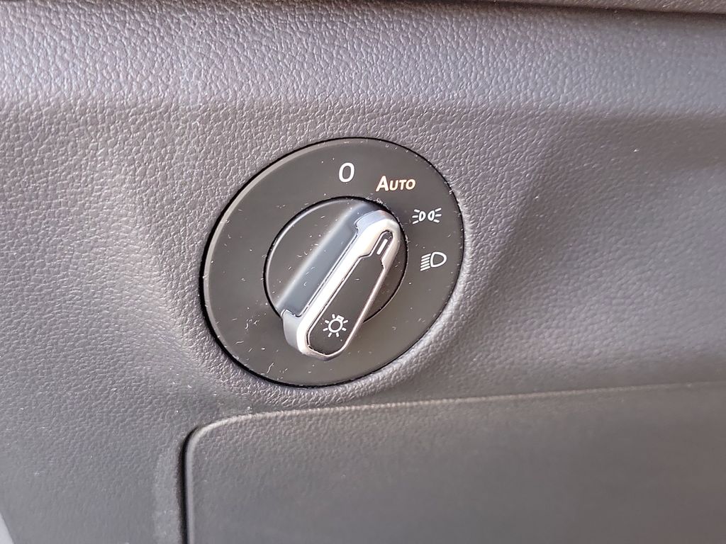 2024 Volkswagen Jetta SE - Photo 31