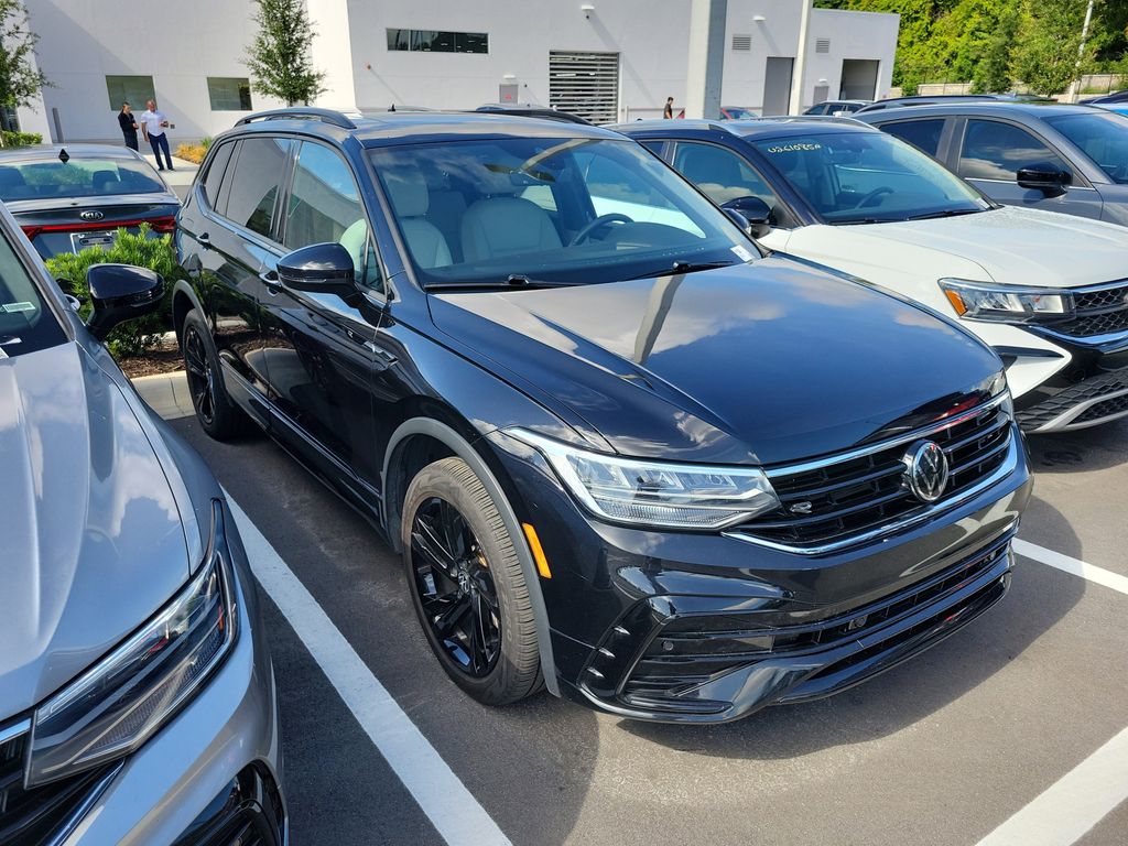 2024 Volkswagen Tiguan 2.0T SE R-Line Black's photo