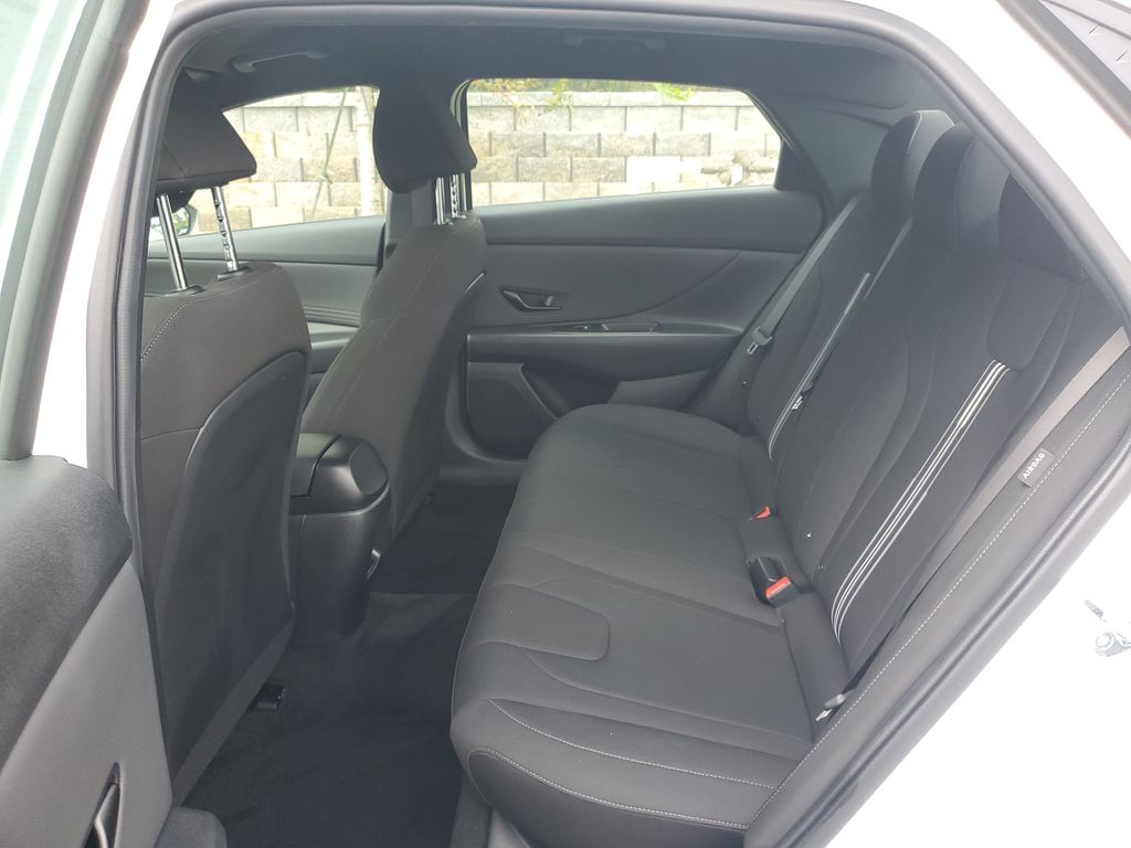2025 Hyundai Elantra SEL - Photo 8