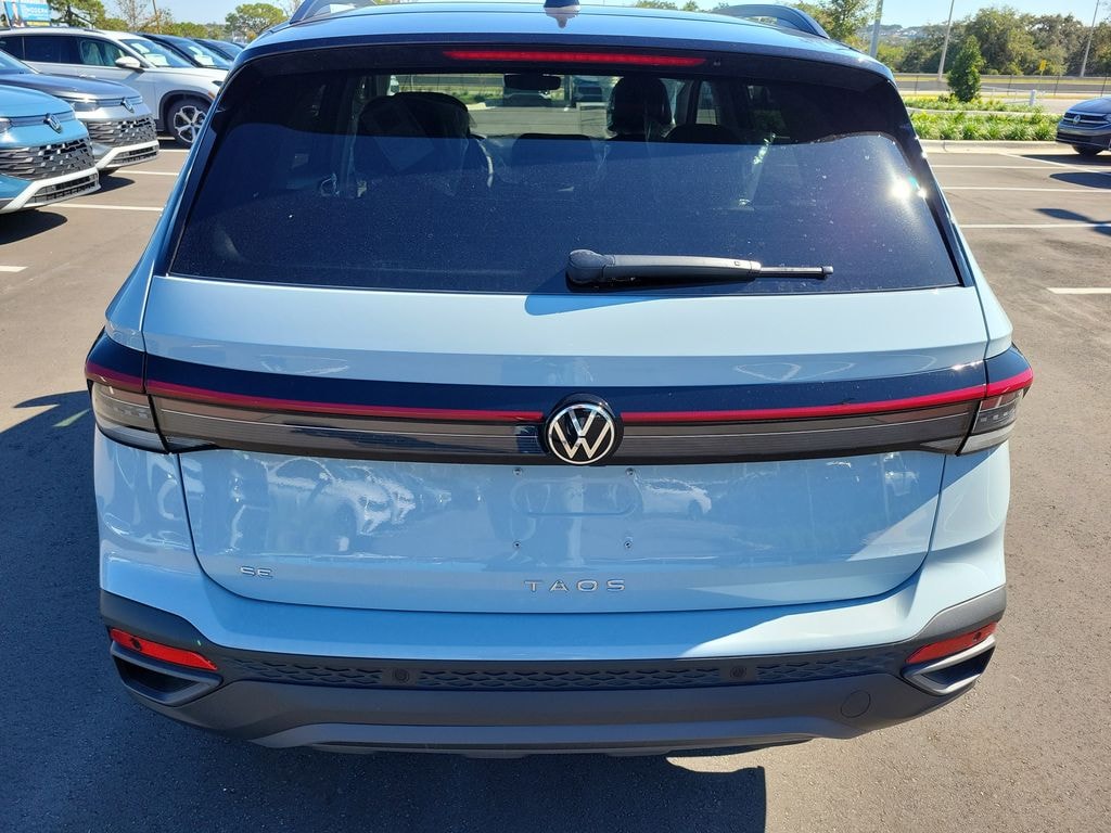 New 2025 Volkswagen Taos 1.5T SE Black SUV