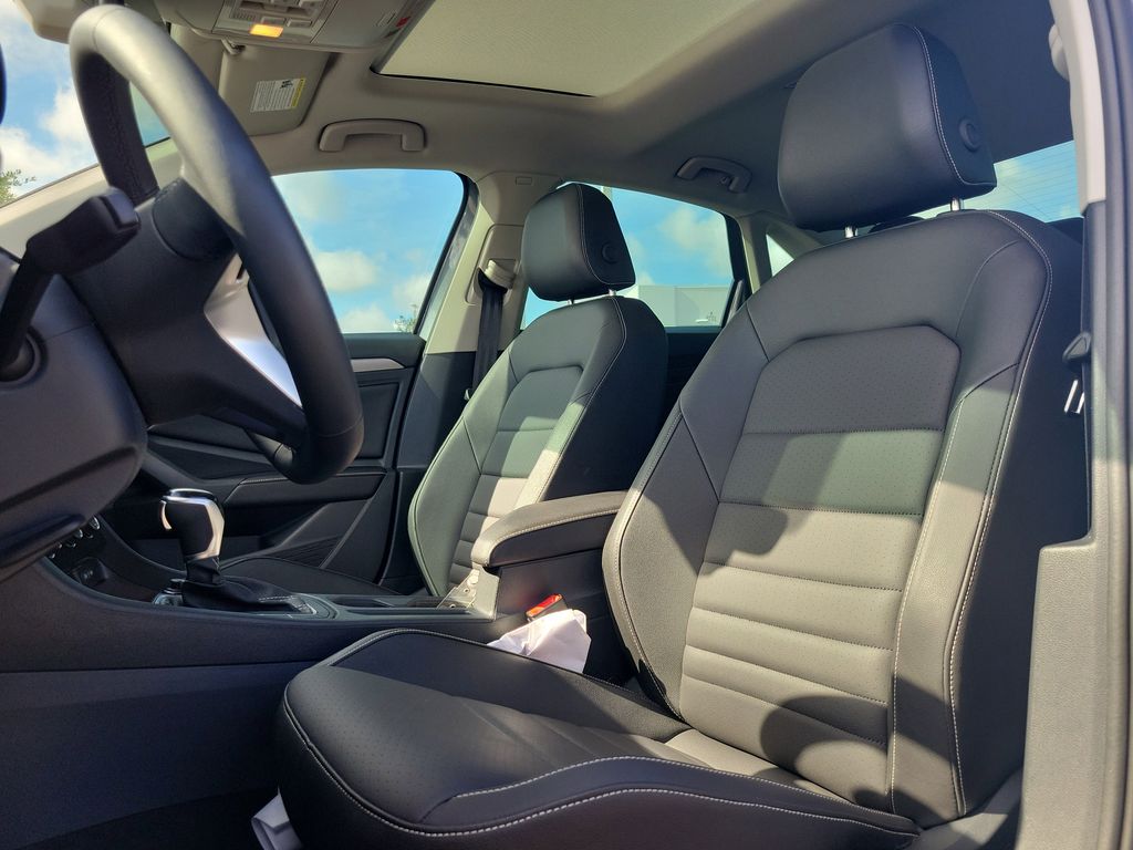 2024 Volkswagen Jetta SE - Photo 18