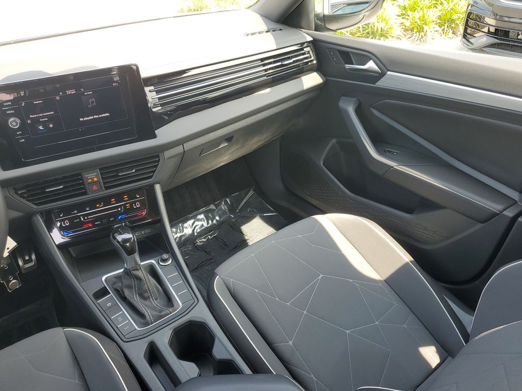 2025 Volkswagen Jetta Sport - Photo 11