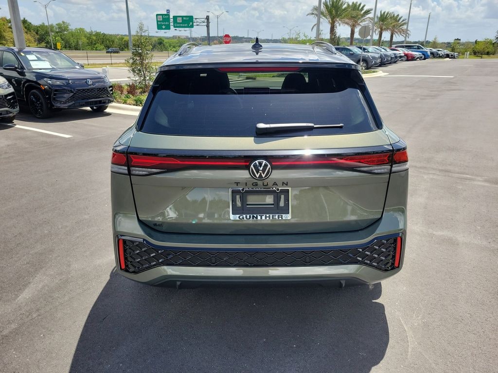 New 2026 Volkswagen Tiguan 2.0T SE R-Line Black SUV