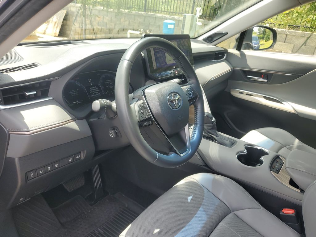 2023 Toyota Venza Limited - Photo 15