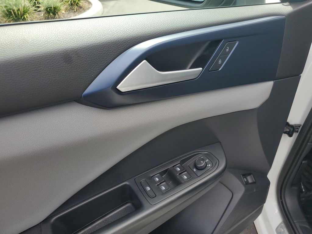 2023 Volkswagen Taos SE - Photo 14