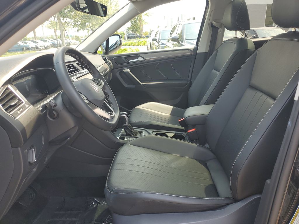 2024 Volkswagen Tiguan SE - Photo 16