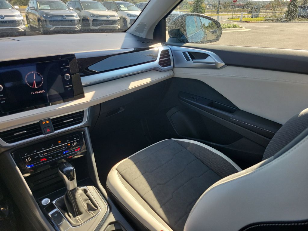 2025 Volkswagen Taos SE - Photo 15