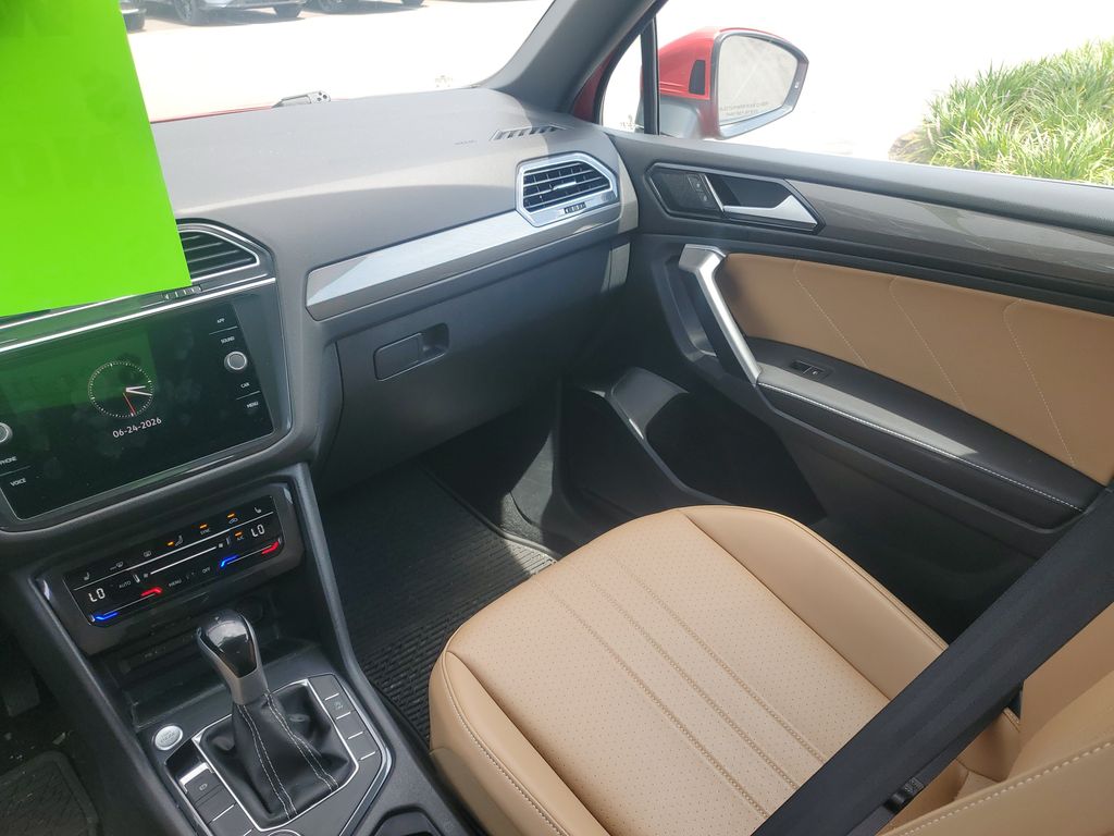 2024 Volkswagen Tiguan SE - Photo 11