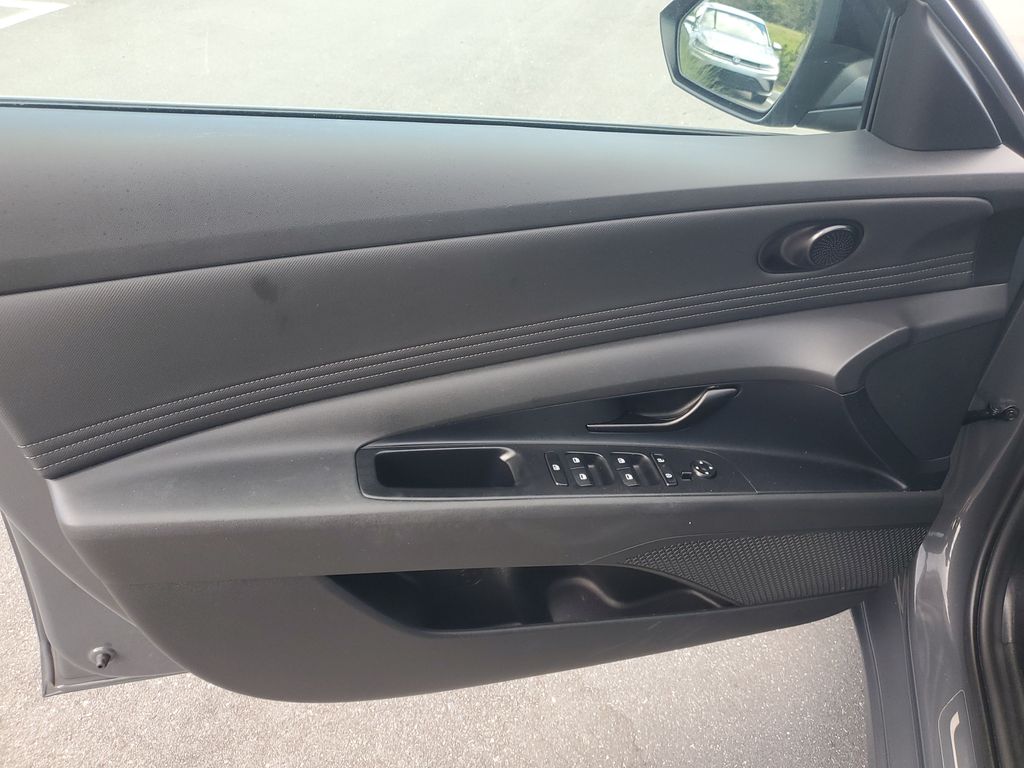 2025 Hyundai Elantra SEL - Photo 11