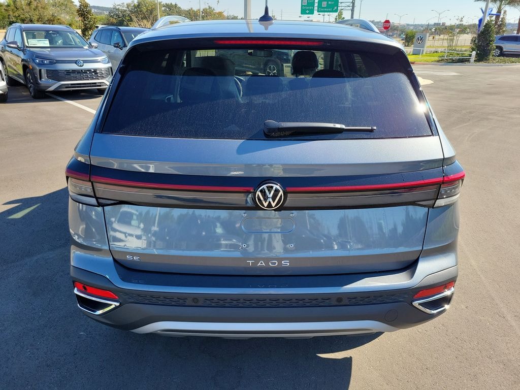 New 2025 Volkswagen Taos 1.5T SE SUV