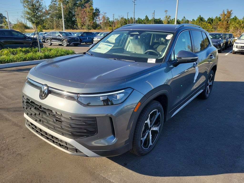 New 2025 Volkswagen Tiguan 2.0T SE SUV