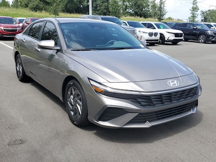 2024 Hyundai Elantra SEL Sedan