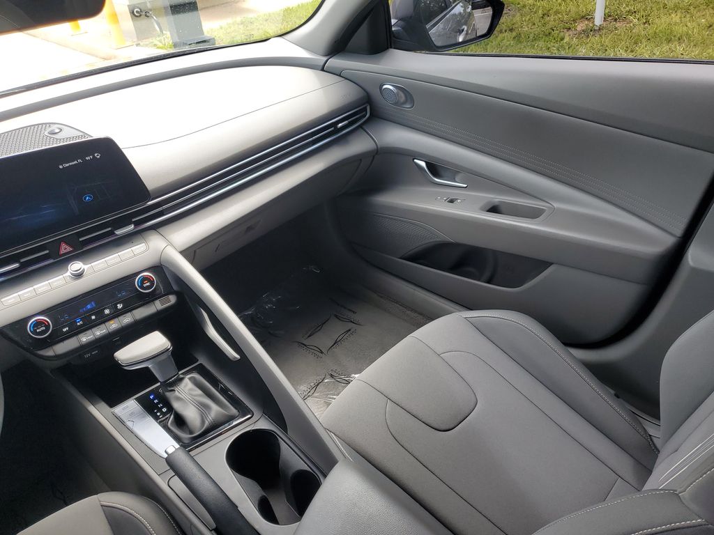 2024 Hyundai Elantra SEL - Photo 11