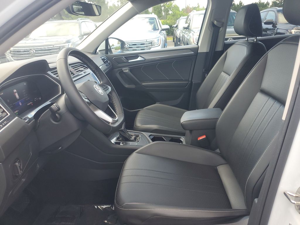 2024 Volkswagen Tiguan SE - Photo 14