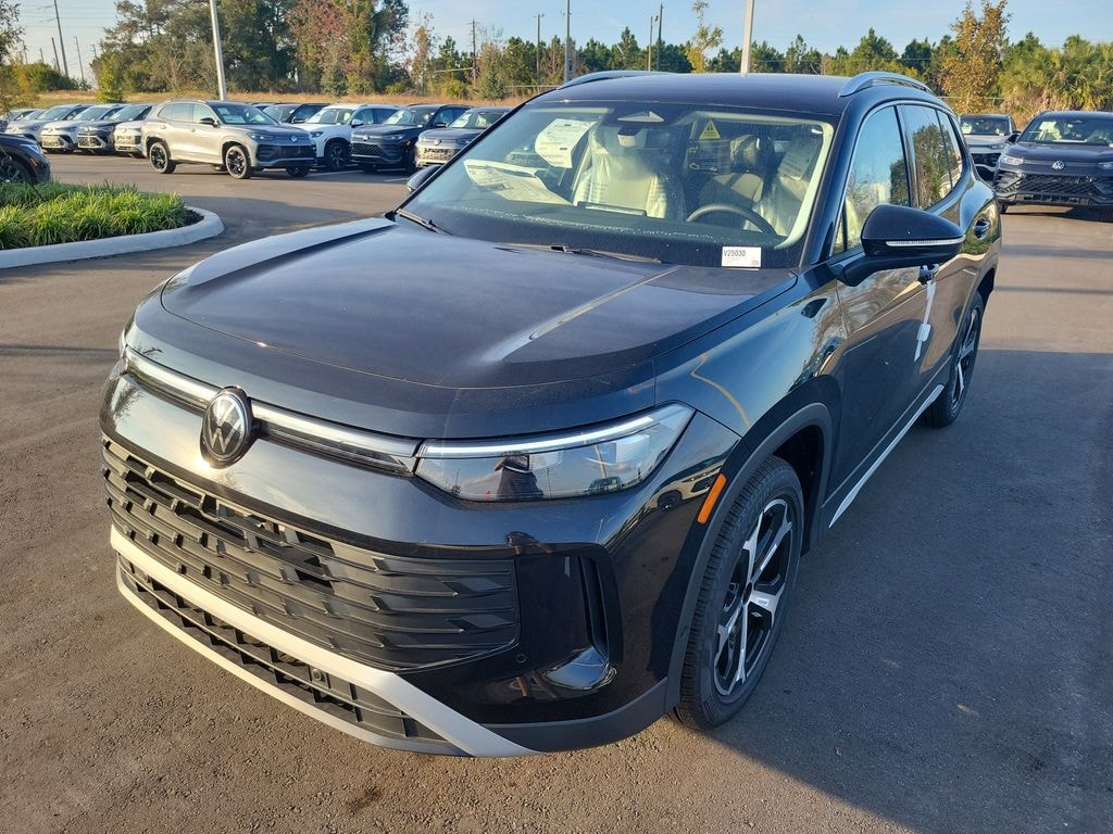 New 2025 Volkswagen Tiguan 2.0T SE SUV