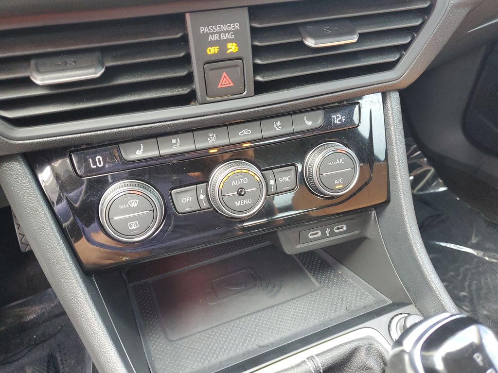 2024 Volkswagen Jetta SEL - Photo 24