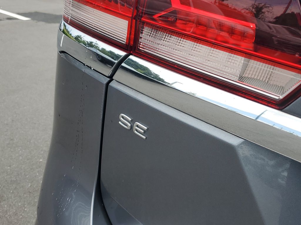 2023 Volkswagen Atlas SE w/Tech - Photo 8
