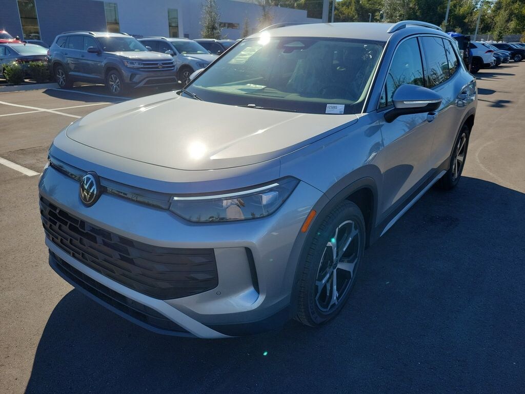 New 2025 Volkswagen Tiguan 2.0T SE SUV