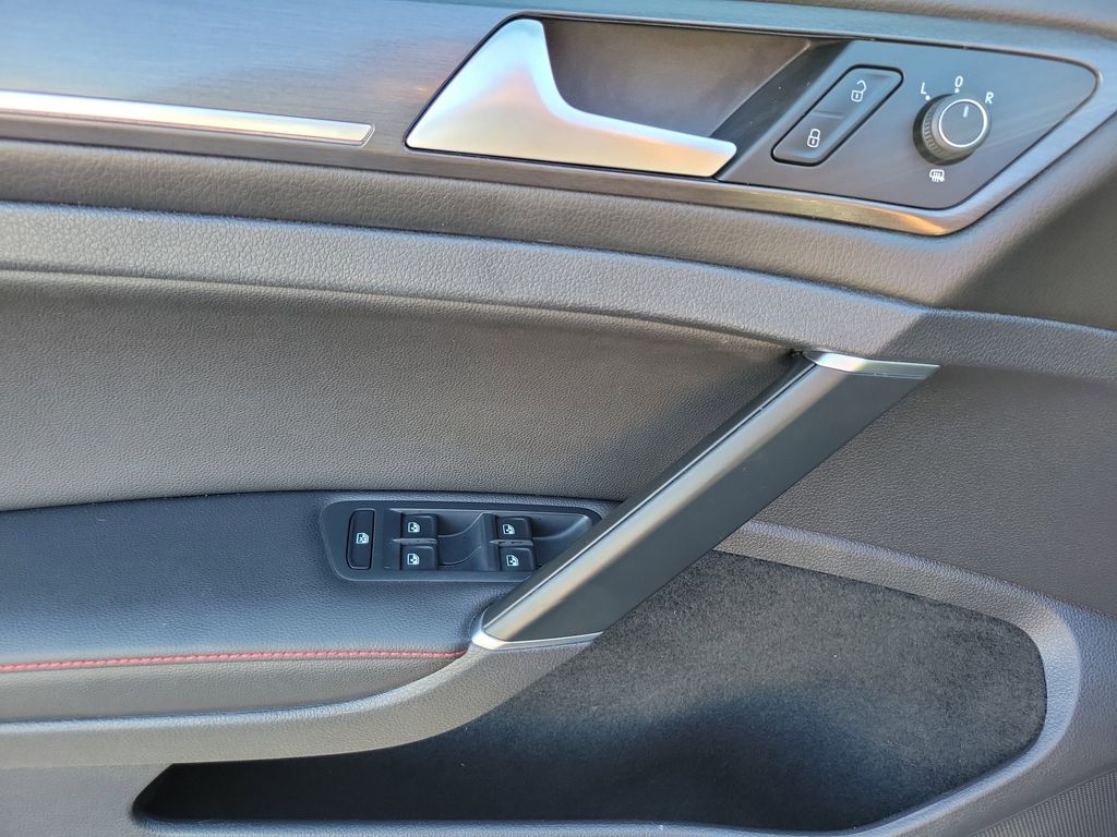 2020 Volkswagen Golf GTI SE - Photo 12