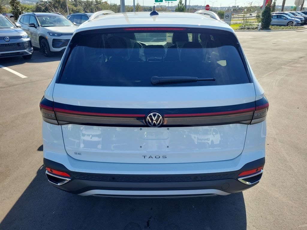 New 2025 Volkswagen Taos 1.5T SE SUV