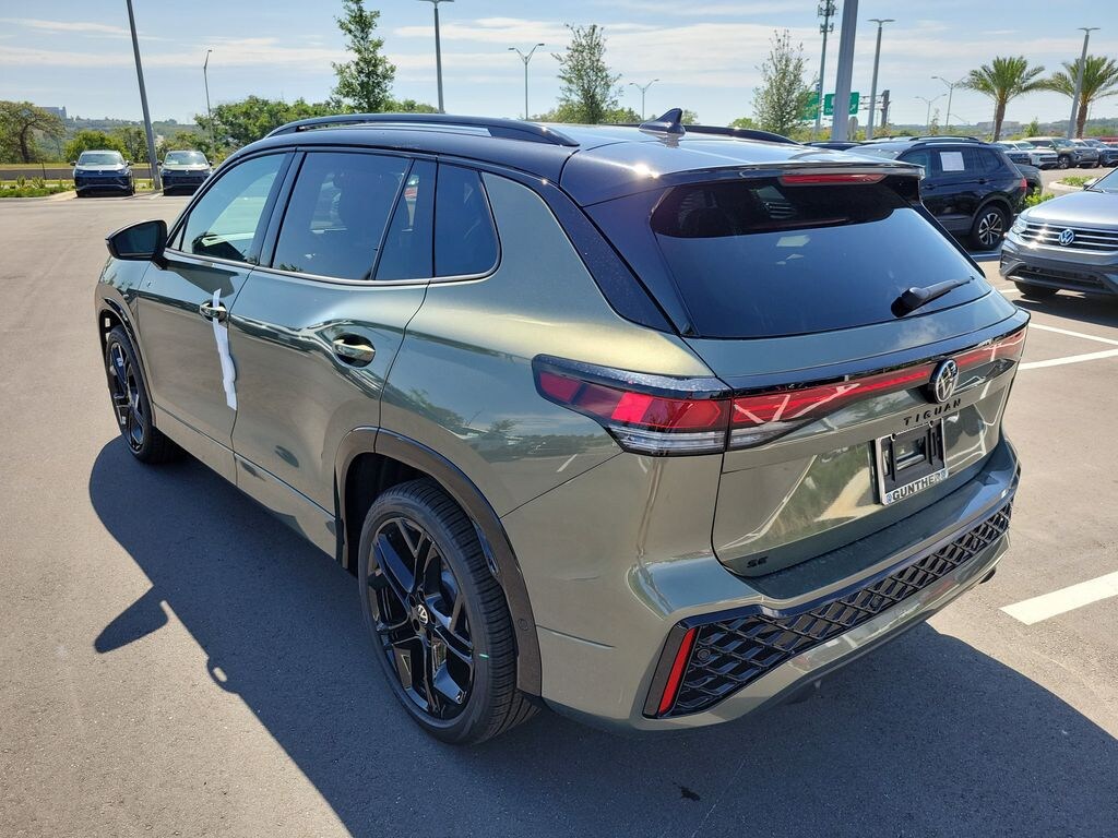New 2026 Volkswagen Tiguan 2.0T SE R-Line Black SUV