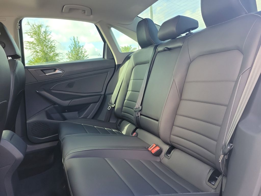 2024 Volkswagen Jetta SE - Photo 11