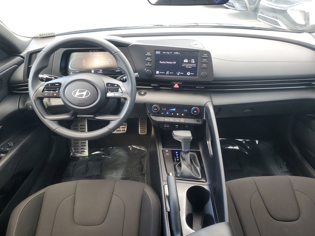 2025 Hyundai Elantra SEL - Photo 8